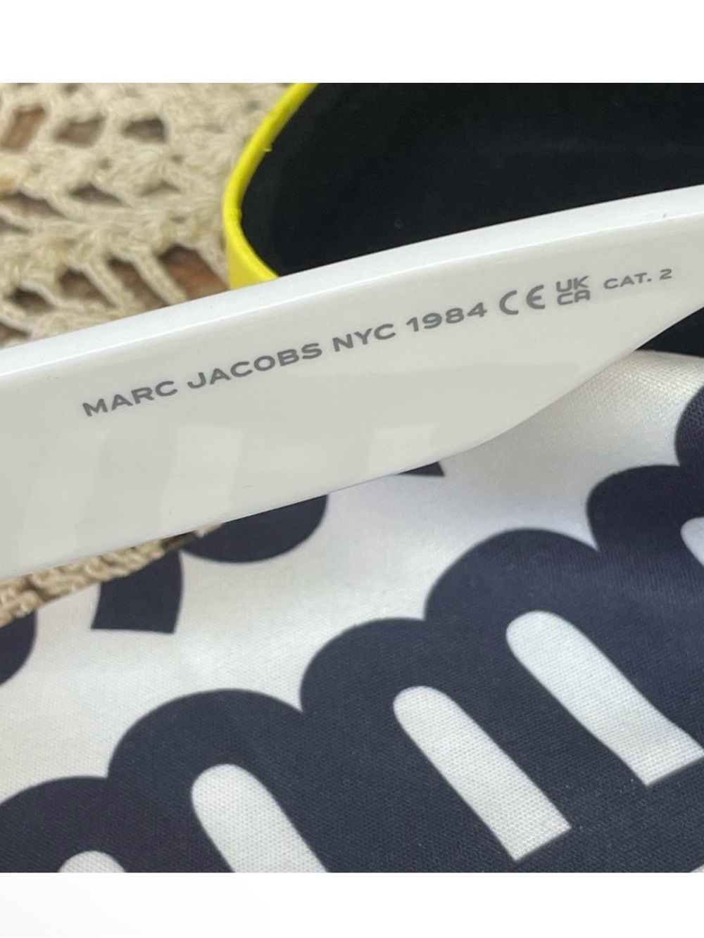 Marc Jacobs White Sunglasses, NWOT, full inclusion  with Yellow Case, dusty - Picture 5 of 7